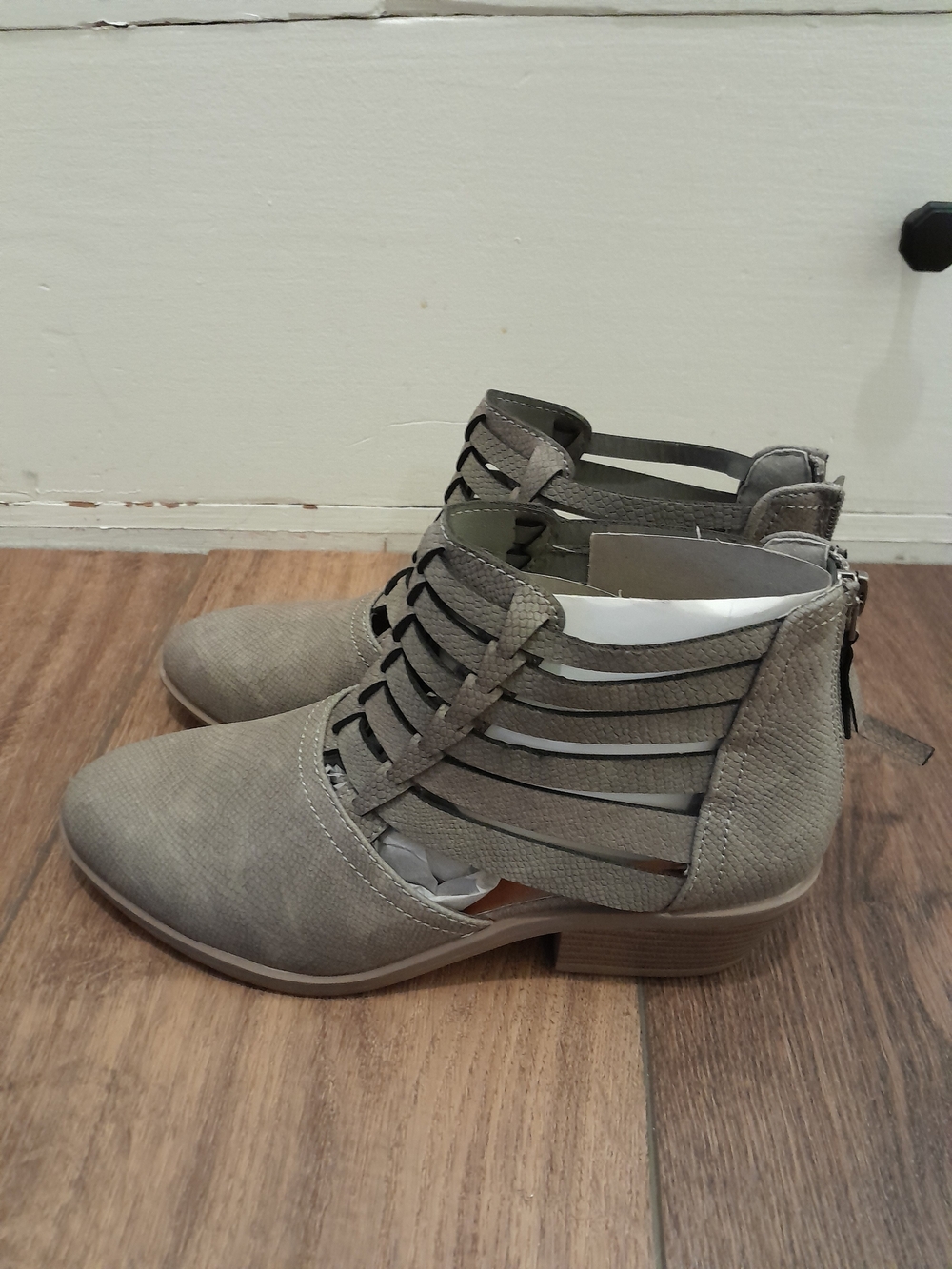 Maurices Women’s 8.5 Taupe Cutout Ankle Booties – New Without Tags